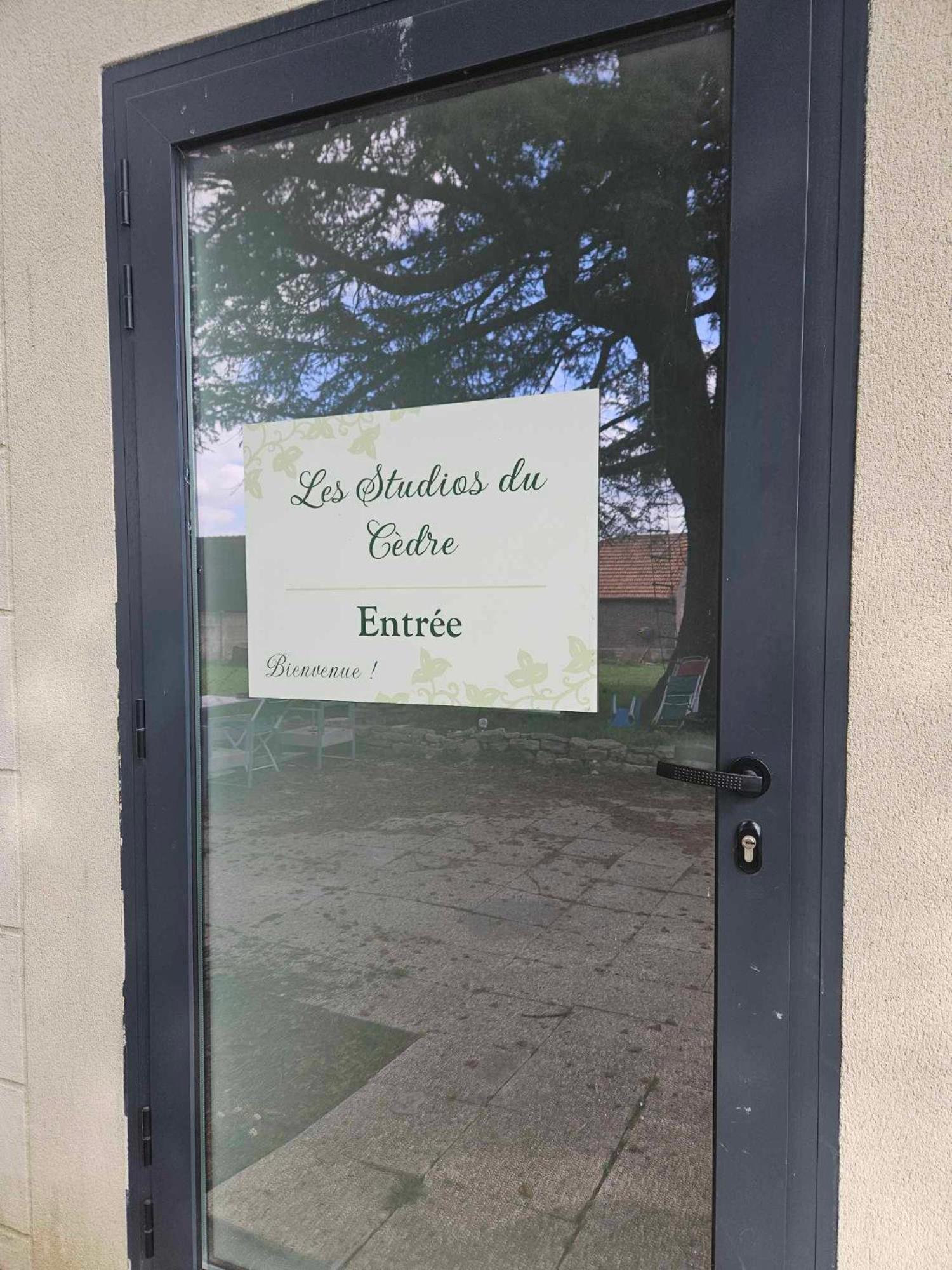 Studios Du Cedre Cuvilly Εξωτερικό φωτογραφία